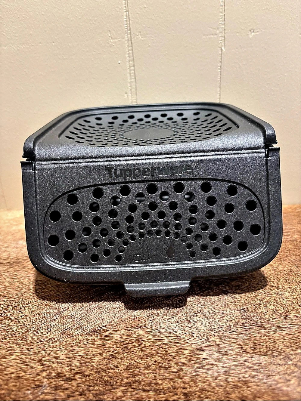 Tupperware Garlic 'N All Keeper Food Storage Container Black